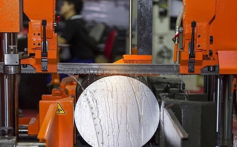 咸安立式金属带锯床切削出现跑带故障解决方法！